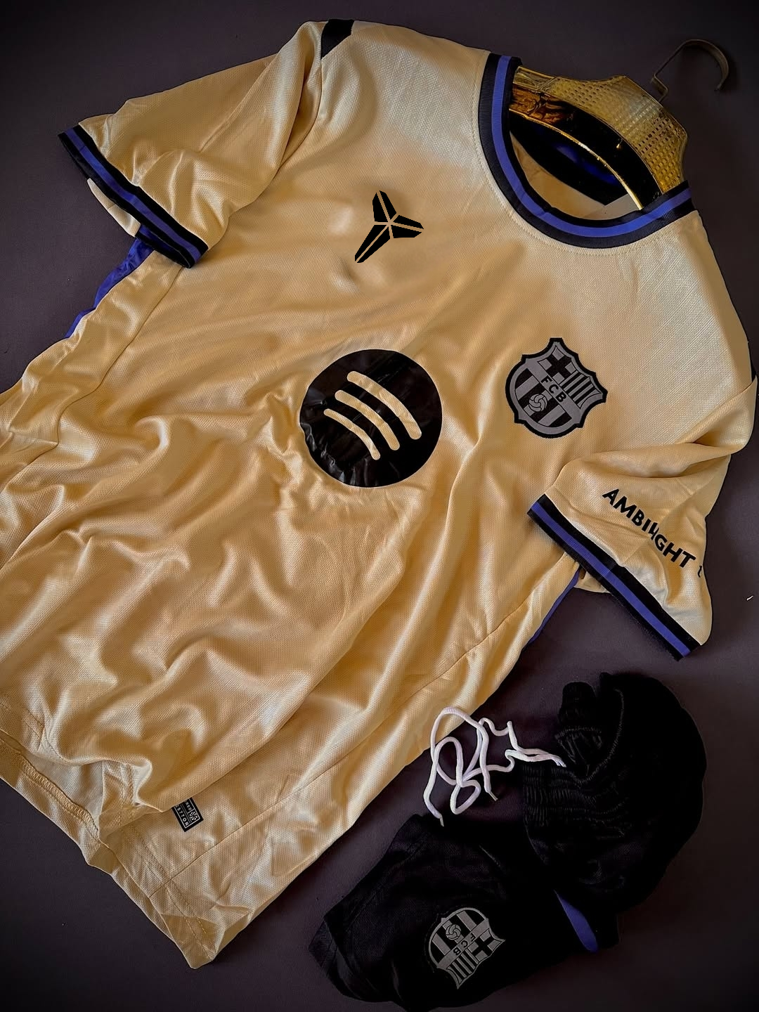 FC Barcalona 2025/26 Away Set (With Shorts)